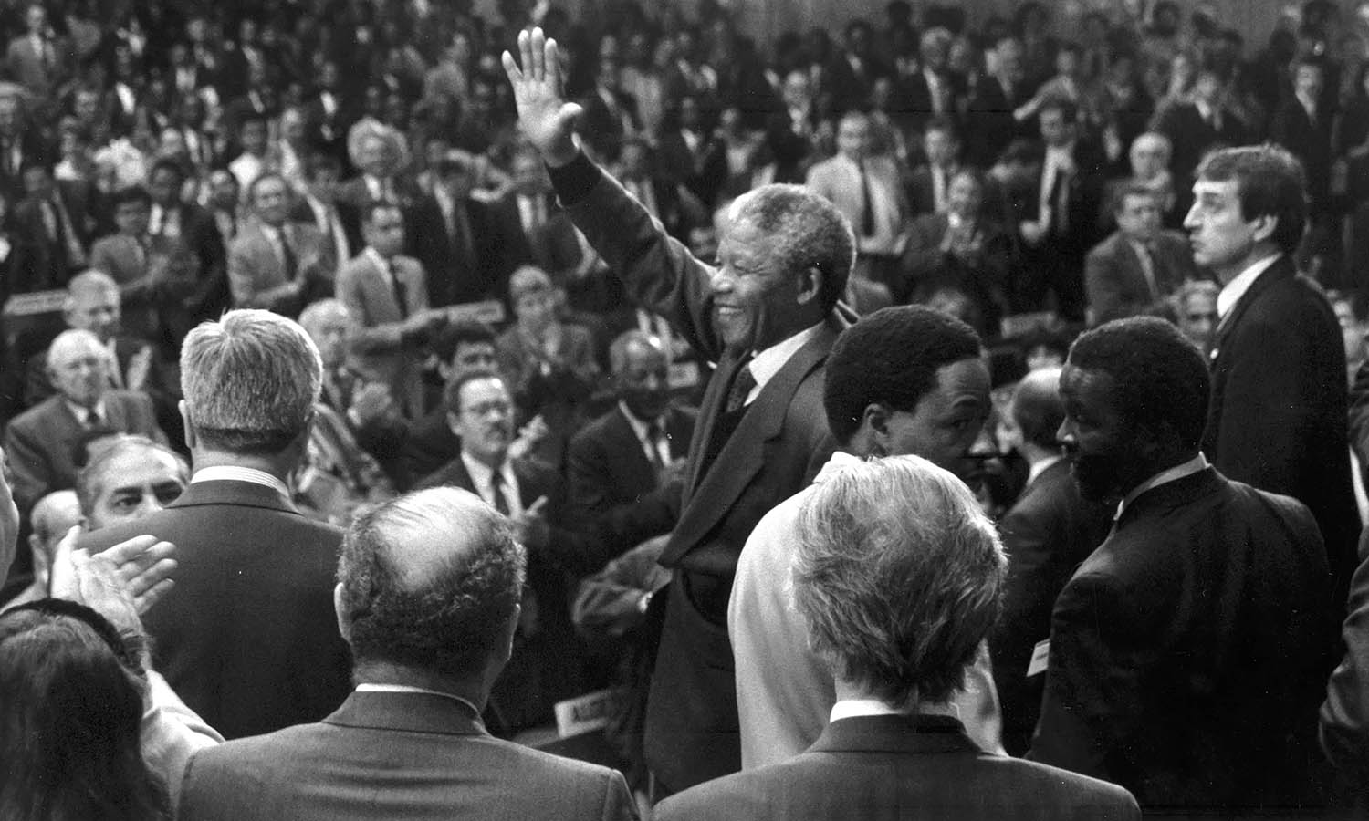 77a sessione della Conferenza Internazionale del lavoro. Omaggio di Nelson Mandela, all’epoca vice-presidente del Congresso nazionale africano, all’OIL per il suo impegno nel contrastare l’apartheid, Archivi storici OIL, 1990.